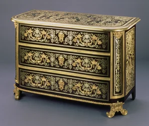 Louis XIV Boulle commode with ormolu mounts and elaborate inlay of urns and floral scrolls in the style of Jean Berain I
